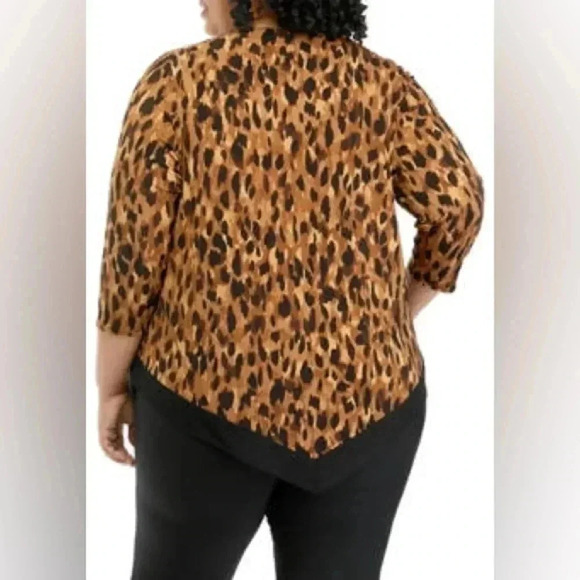 Carmen Marc Valvo - Plus Size Printed Top with Chiffon Hem - Picture 3 of 9